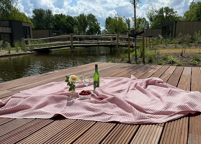 Holland Cube Nb 15 Im Europarcs Bad Hoophuizen - 6 Personen Daire